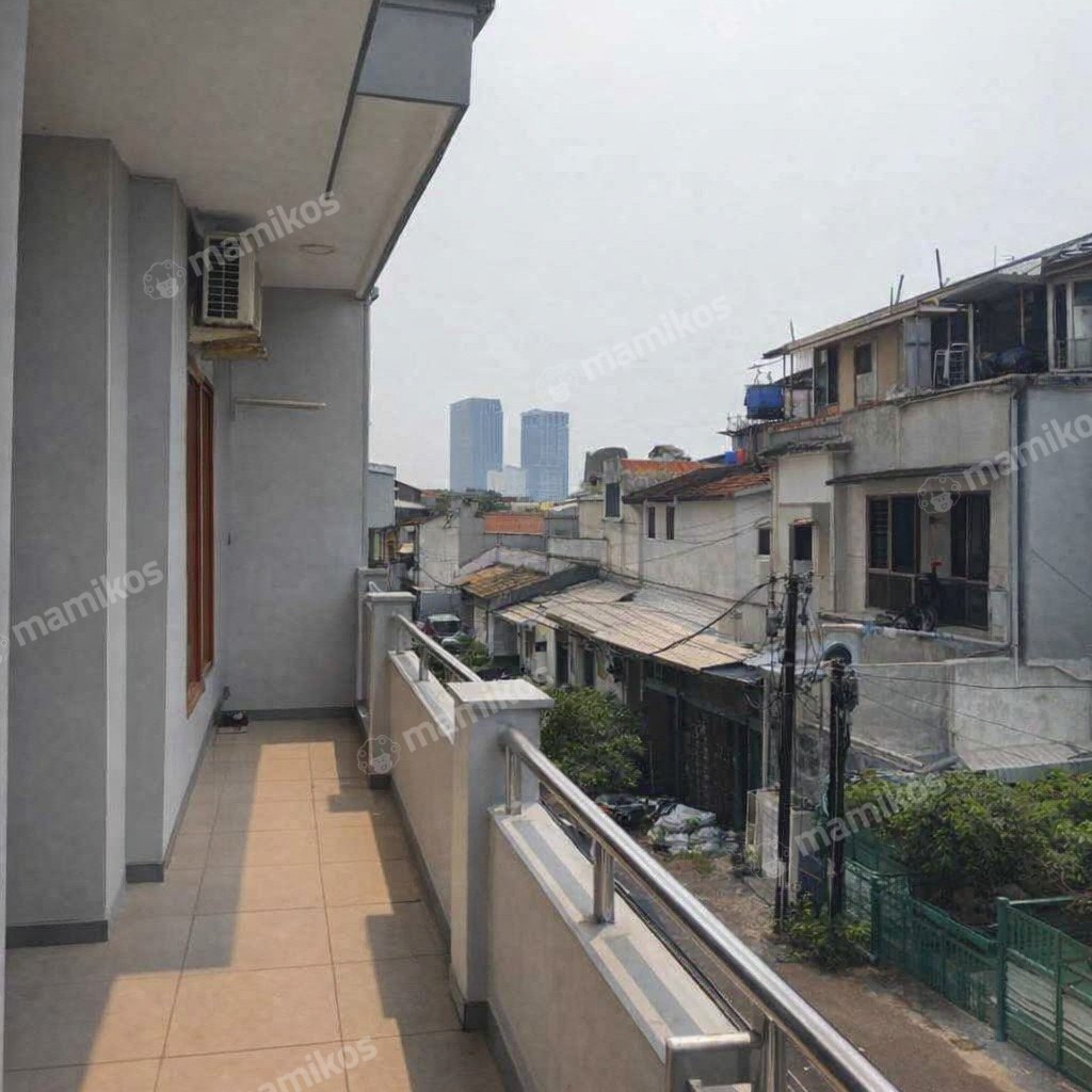 Rumah Sertifikat SHM 4 Kamar Tidur 4 Kamar Mandi Tanjung Duren Jakarta Barat - Photo 2