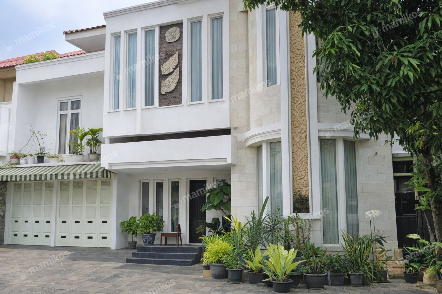 Rumah Sertifikat SHM 12 Kamar Tidur 11 Kamar Mandi Kemang Jakarta Selatan