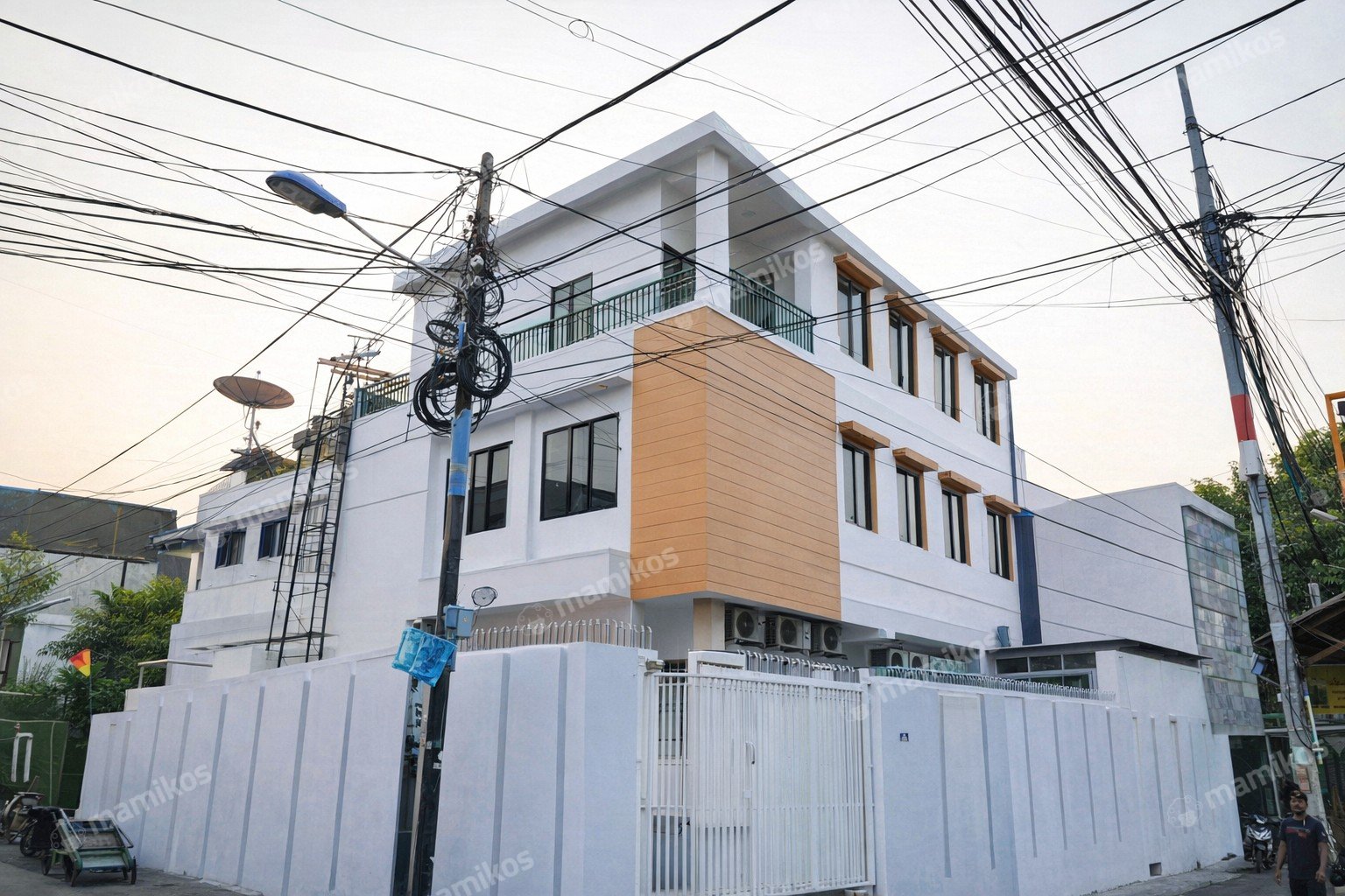 Rumah Baru Sertifikat SHM 24 Kamar Tidur Tomang Jakarta Barat