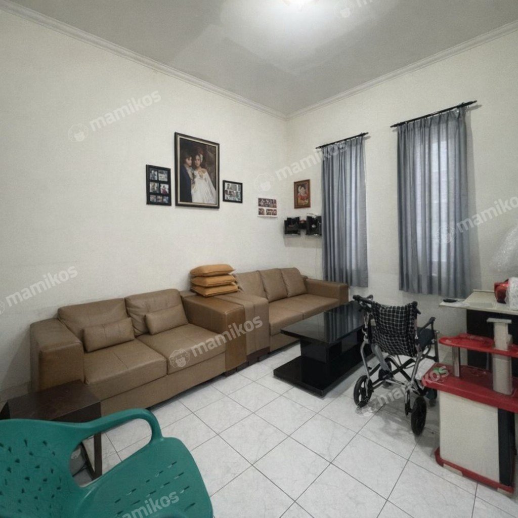 Rumah Sertifikat SHM 3 Kamar Tidur 3 Kamar Mandi Taman Ratu Jakarta Barat - Photo 3