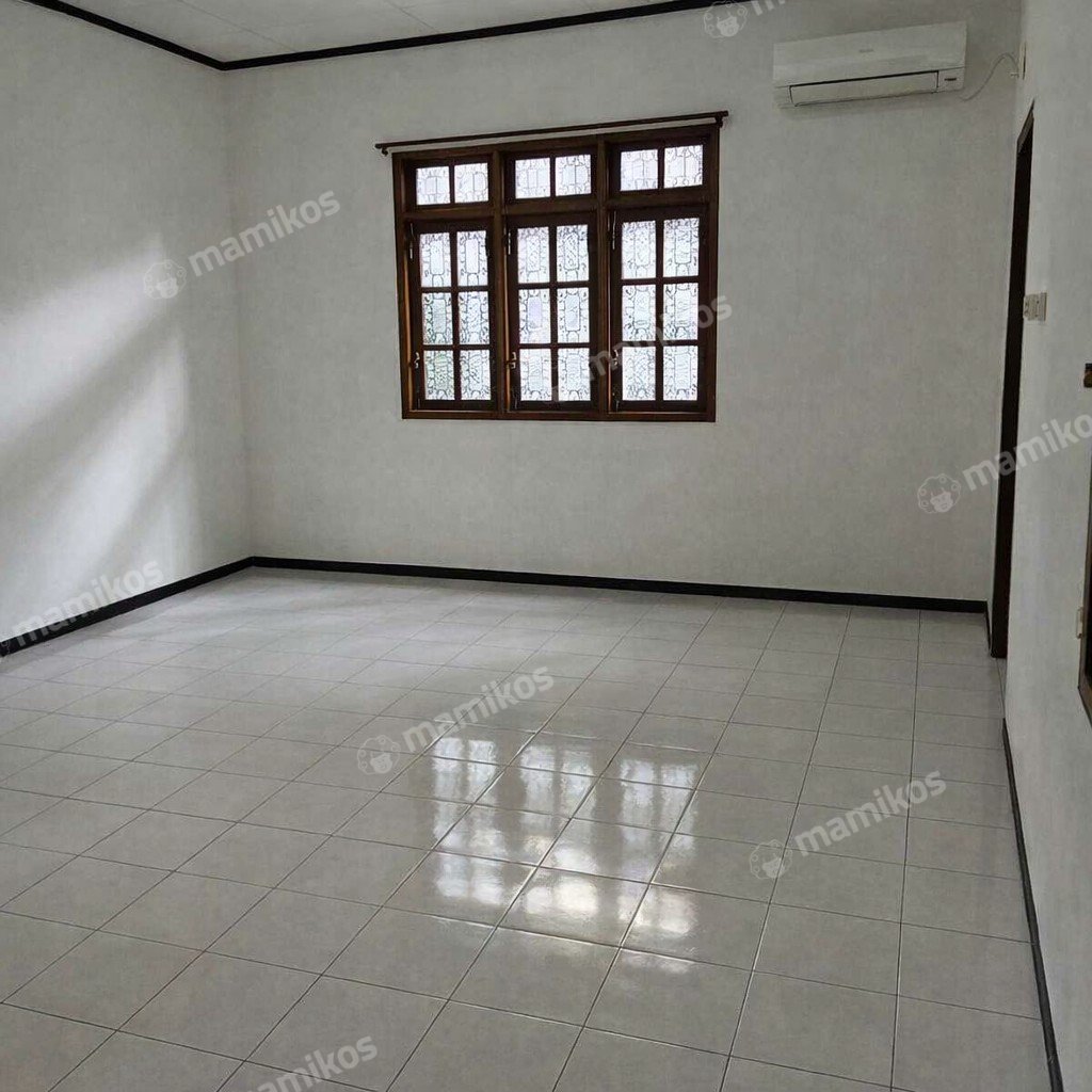 Rumah Sertifikat SHM 3 Kamar Tidur 3 Kamar Mandi Kebayoran Baru Jakarta Selatan - Photo 4