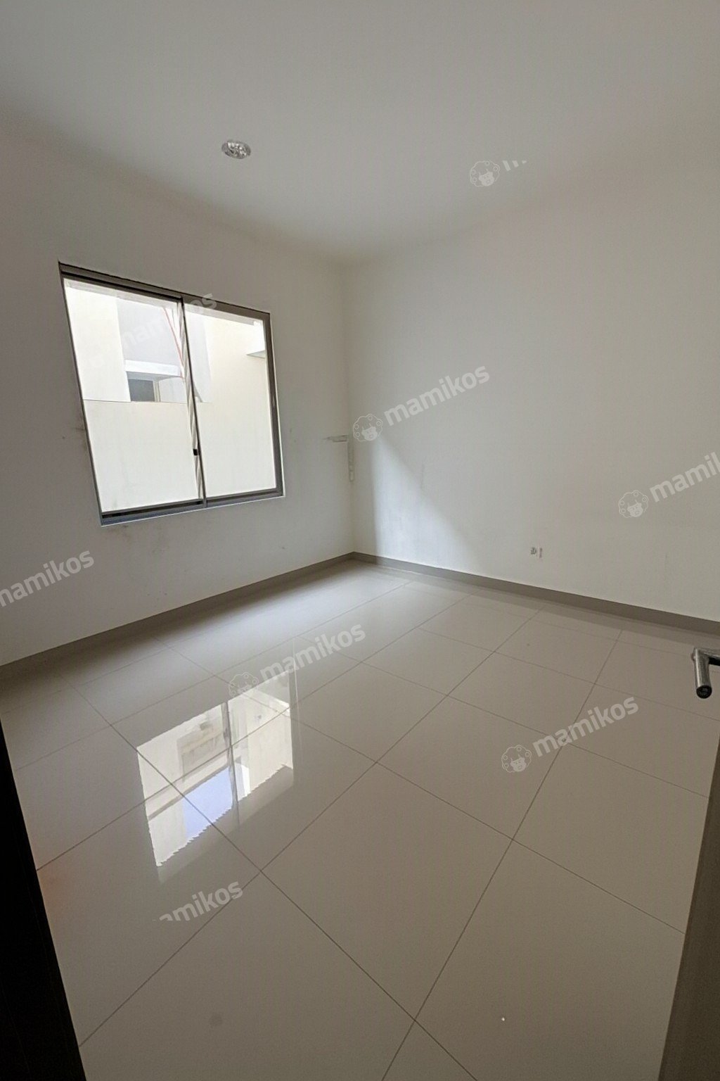 Rumah Sertifikat HGB 3 Kamar Tidur 3 Kamar Mandi Pantai Indah Kapuk 2 Jakarta Utara - Photo 4