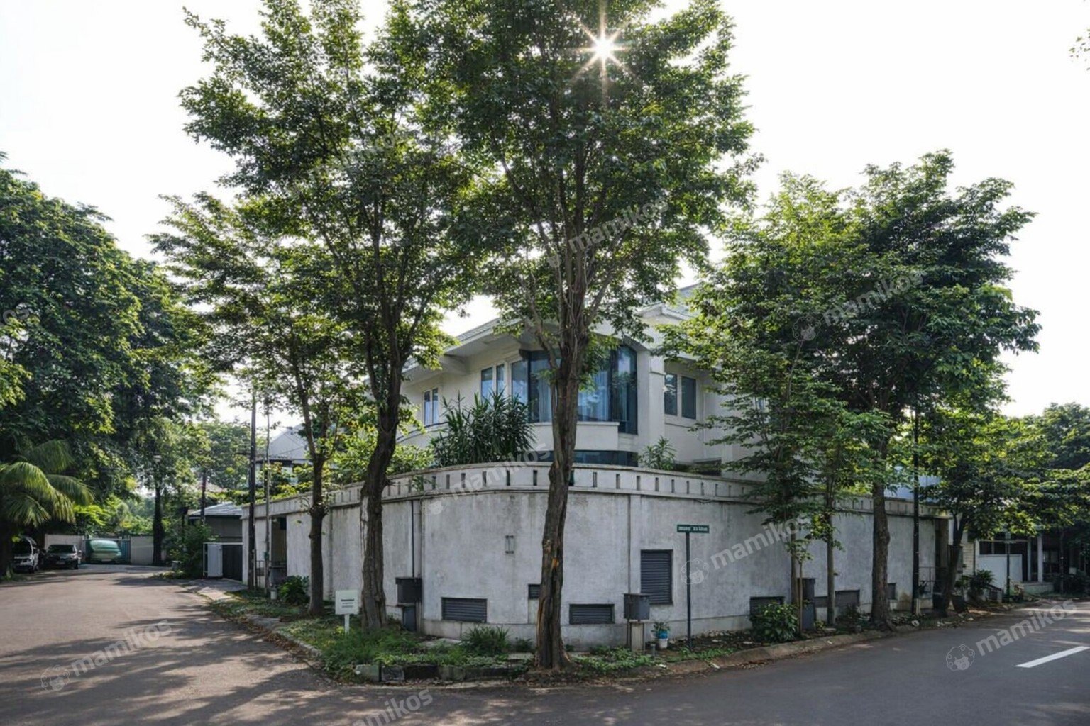 Rumah Sertifikat SHM 4 Kamar Tidur 5 Kamar Mandi Intercon Jakarta Barat