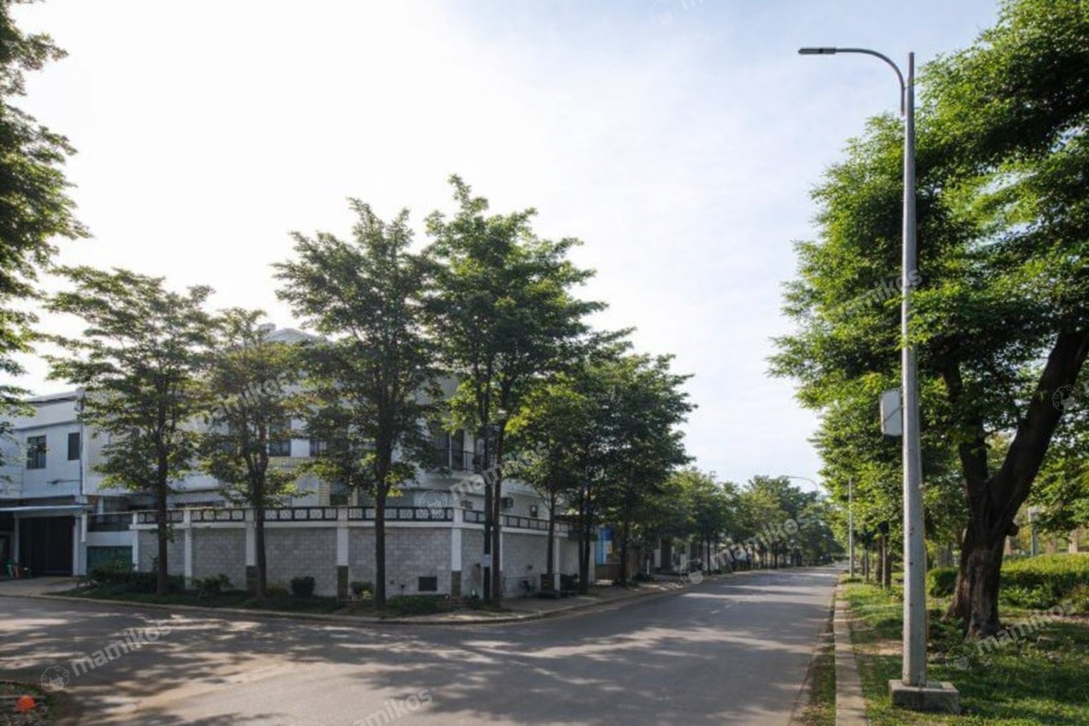 Rumah Sertifikat SHM 4 Kamar Tidur 5 Kamar Mandi Intercon Jakarta Barat - Photo 2