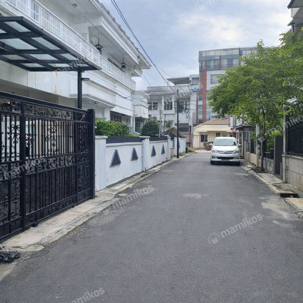 Rumah Sertifikat SHM 7 Kamar Tidur 5 Kamar Mandi Rawamangun Jakarta Timur - Photo 2