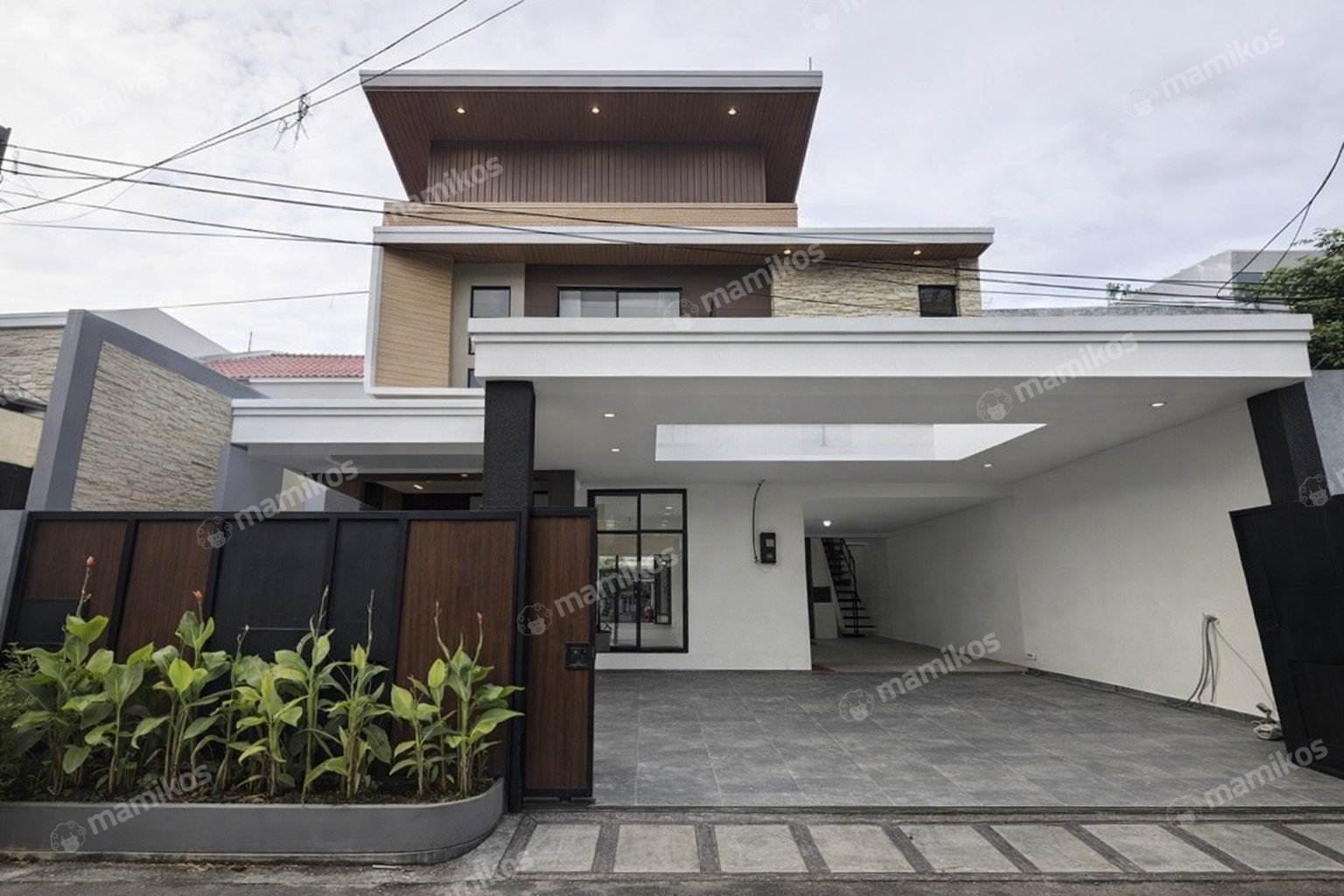 Rumah Sertifikat SHM 6 Kamar Tidur 6 Kamar Mandi Radio Dalam Jakarta Selatan