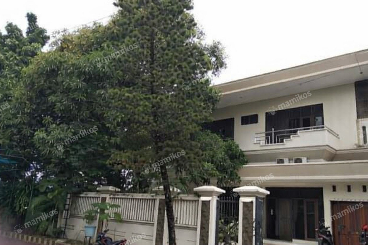 Rumah Sertifikat SHM 7 Kamar Tidur 7 Kamar Mandi Sunter Jakarta Utara