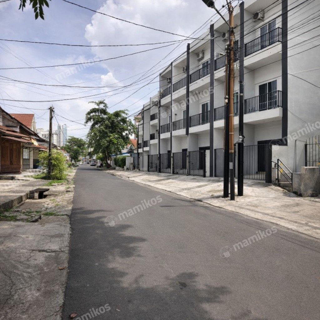 Rumah Sertifikat SHM 5 Kamar Tidur 4 Kamar Mandi Tanjung Duren Jakarta Barat - Photo 2