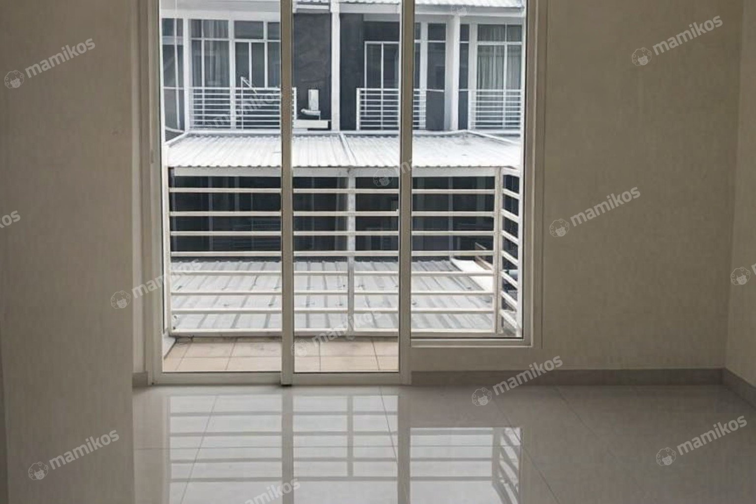 Rumah Sertifikat SHM 2 Kamar Tidur 2 Kamar Mandi Green Lake City Jakarta Barat
