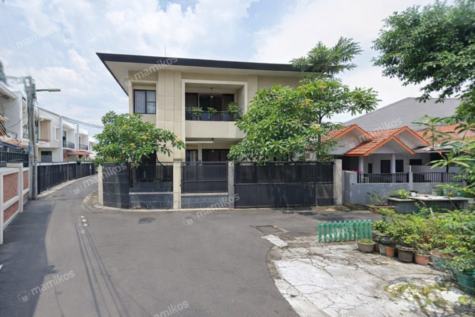 Rumah Sertifikat SHM 4 Kamar Tidur 4 Kamar Mandi Tebet Jakarta Selatan