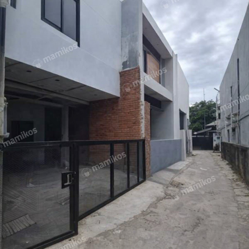 Rumah Sertifikat SHM 4 Kamar Tidur 4 Kamar Mandi Matraman Jakarta Timur - Photo 2