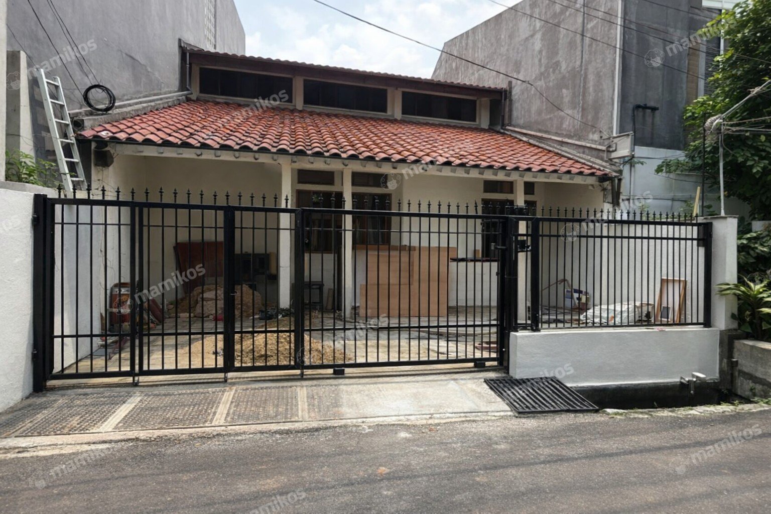 Rumah Sertifikat SHM 5 Kamar Tidur 3 Kamar Mandi Tebet Jakarta Selatan