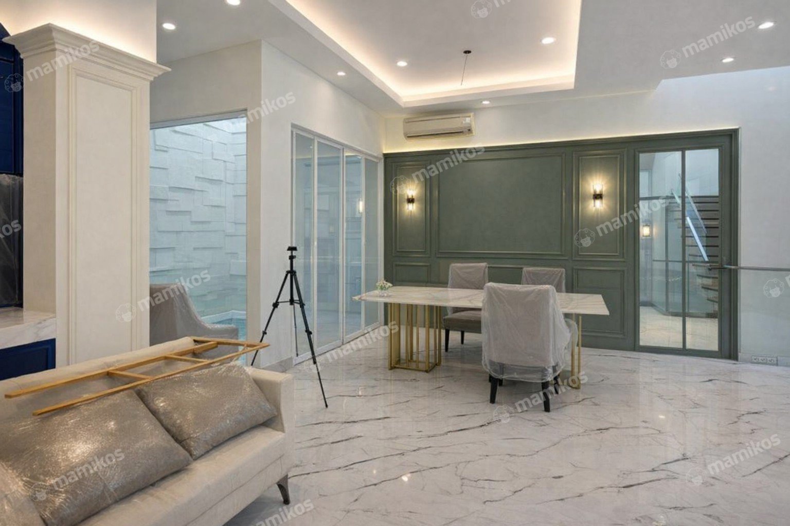 Rumah Sertifikat SHM 5 Kamar Tidur 5 Kamar Mandi Green Ville Jakarta Barat