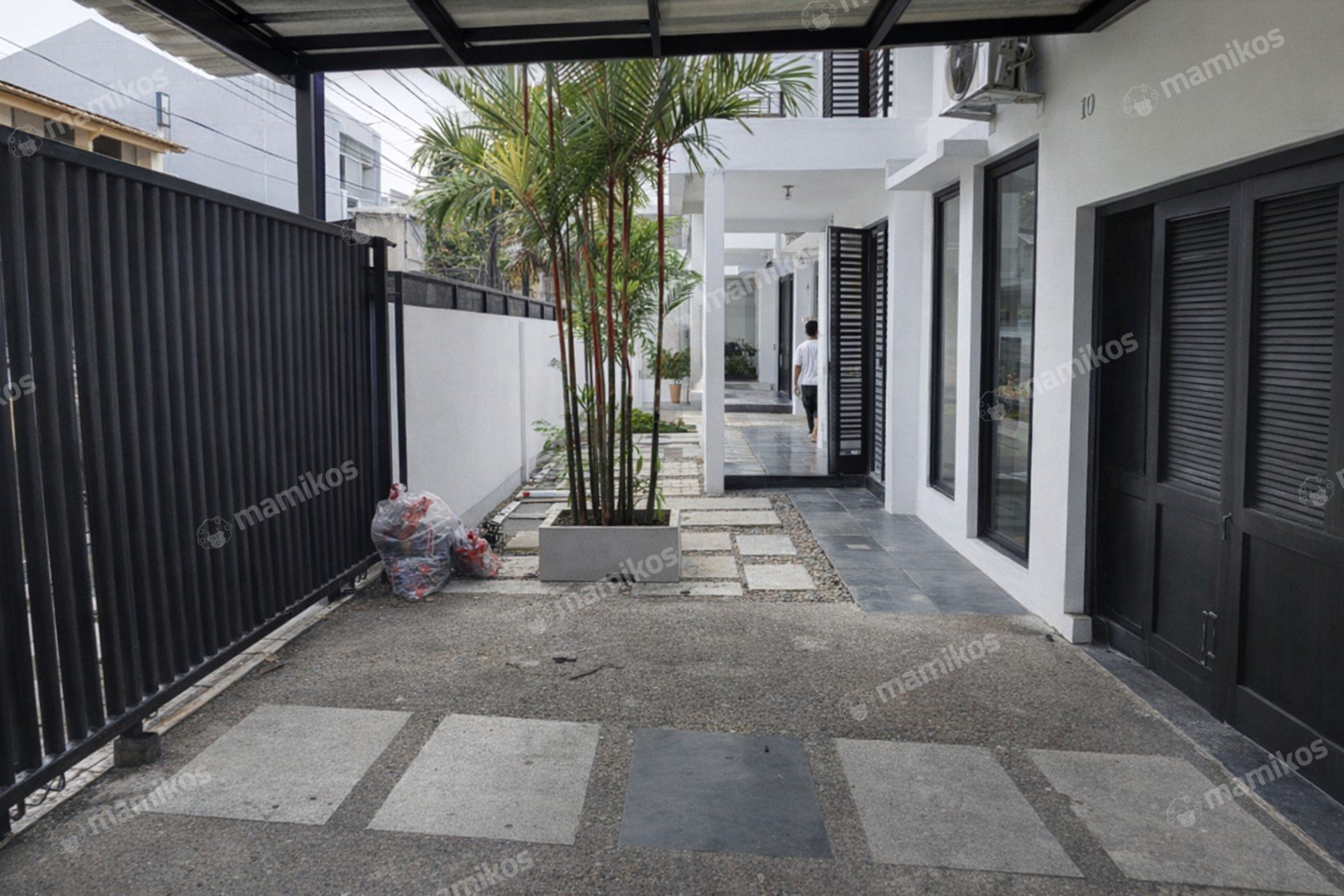 Rumah 6 Kamar Tidur 6 Kamar Mandi 2 Lantai Tanjung Duren Jakarta Barat