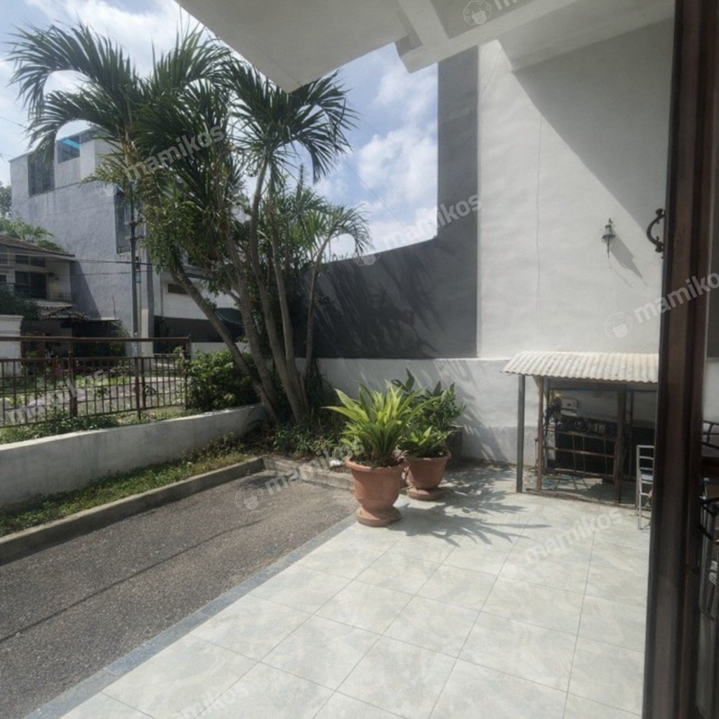 Rumah Sertifikat SHM 4 Kamar Tidur 2 Kamar Mandi Taman Palem Jakarta Barat - Photo 2