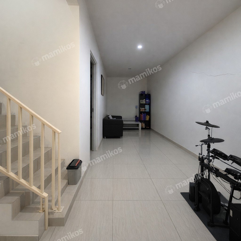 Rumah Sertifikat SHM 6 Kamar Tidur 6 Kamar Mandi Taman Ratu Jakarta Barat - Photo 3