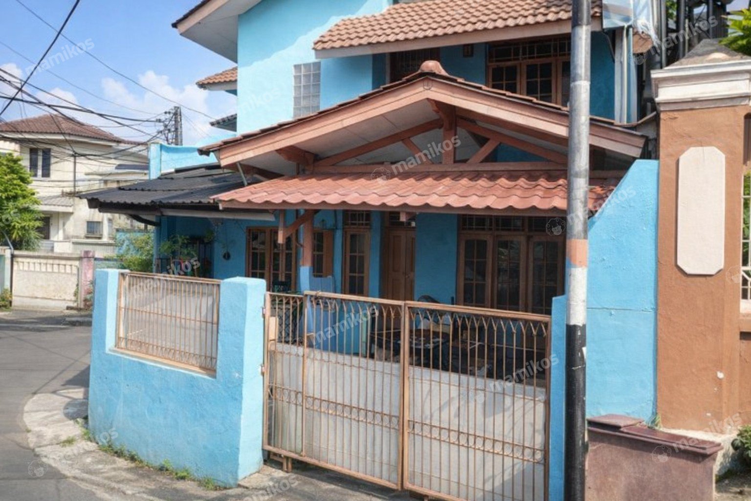 Rumah 5 Kamar Tidur 2 Kamar Mandi 2 Lantai Pasar Rebo Jakarta Timur