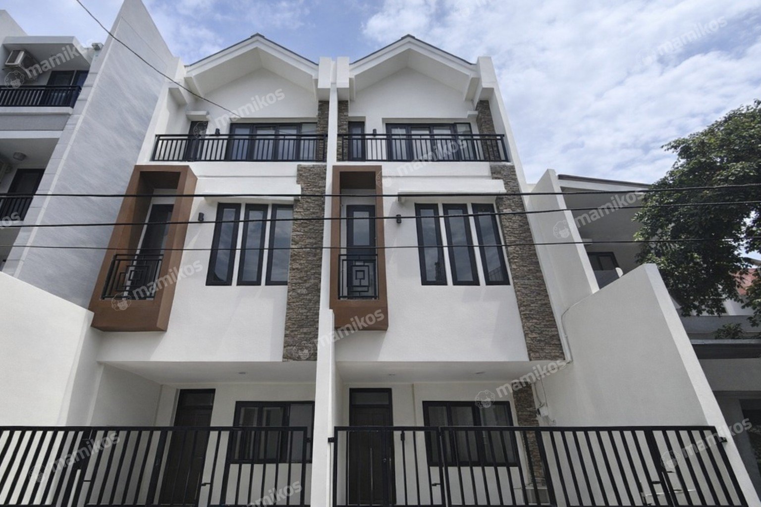 Rumah Sertifikat SHM 4 Kamar Tidur 4 Kamar Mandi Gelong Baru Jakarta Barat