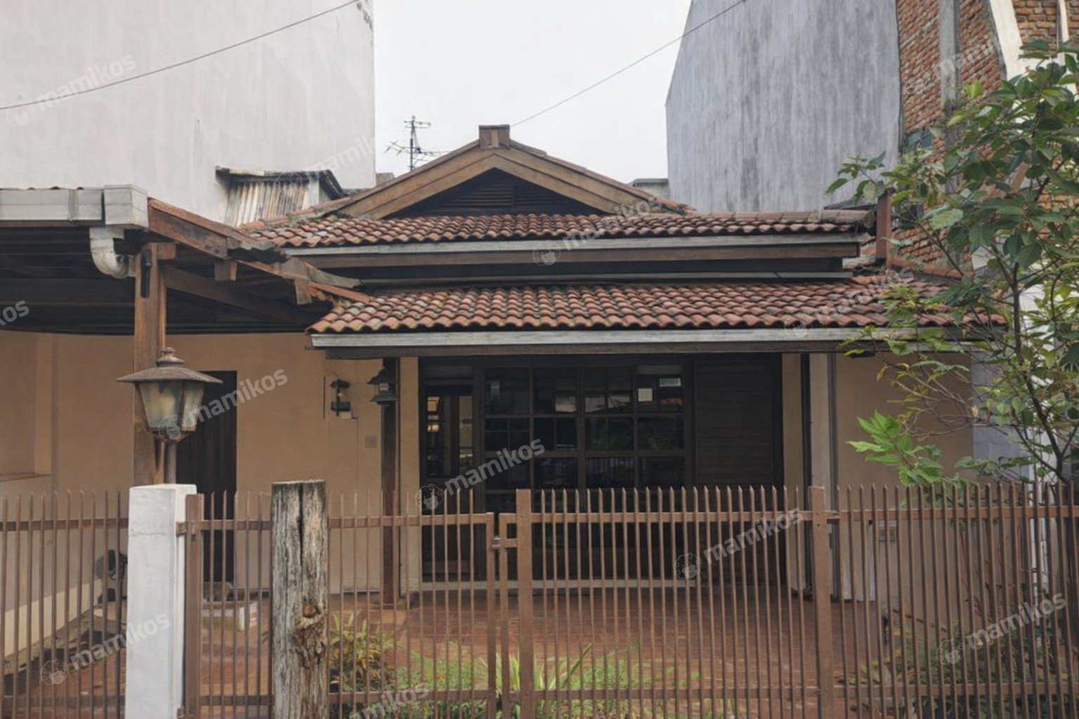 Rumah Sertifikat SHM 3 Kamar Tidur 2 Kamar Mandi Puri Indah Jakarta Barat