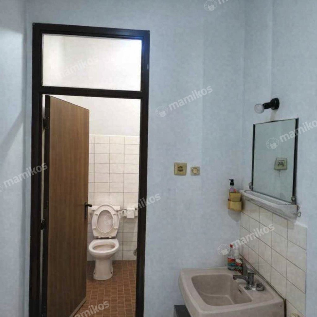 Rumah Sertifikat SHM 3 Kamar Tidur 2 Kamar Mandi Puri Indah Jakarta Barat - Photo 2