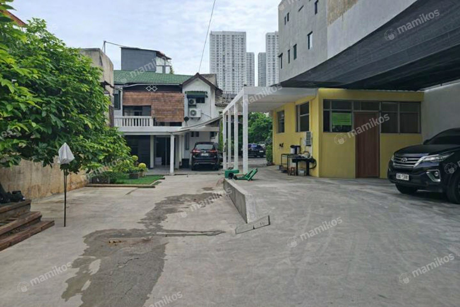 Rumah 5 Kamar Tidur 3 Kamar Mandi 2 Lantai Jembatan Besi Jakarta Barat