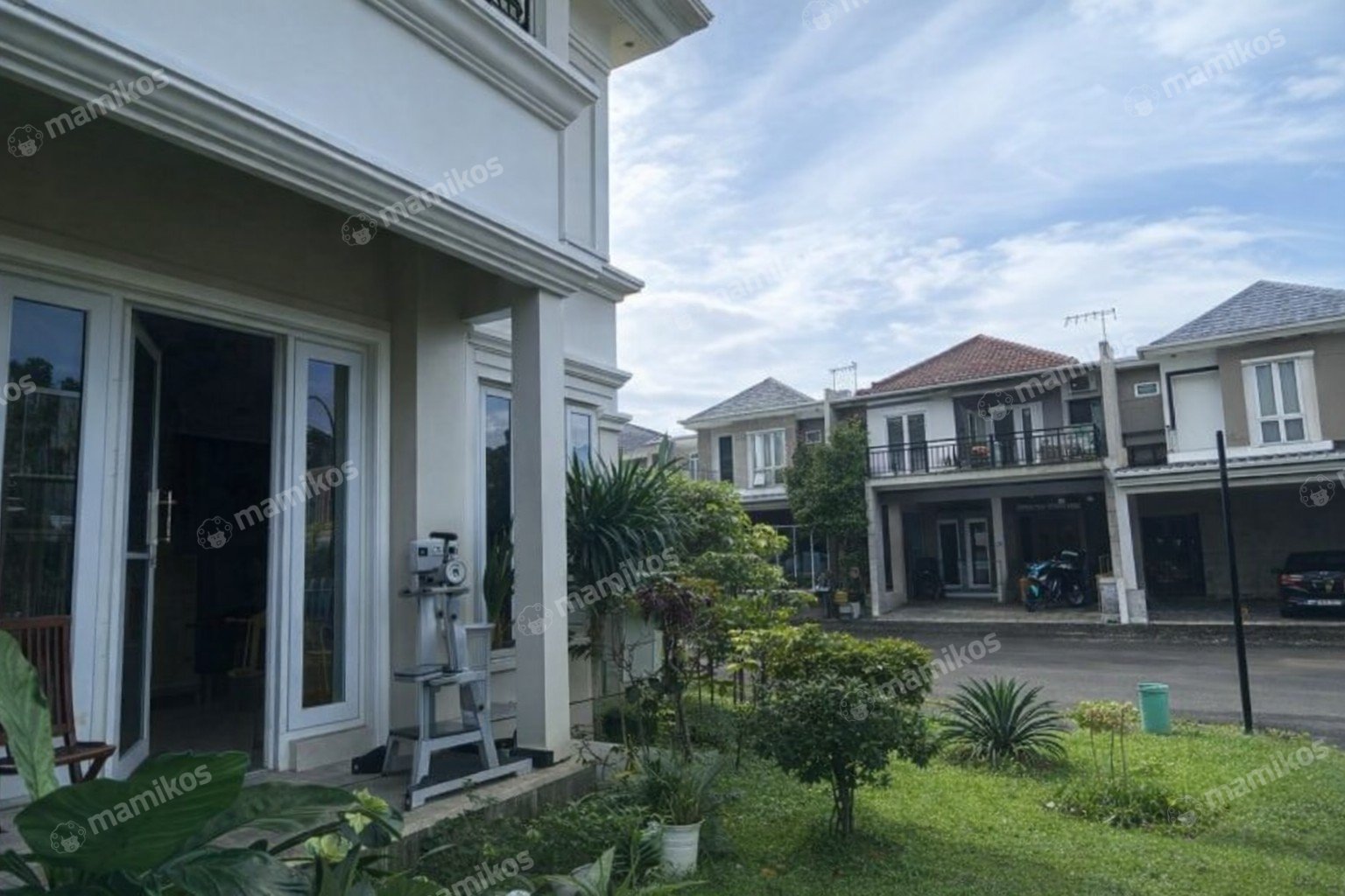 Rumah Sertifikat SHM 5 Kamar Tidur 4 Kamar Mandi Kota Wisata Jakarta Timur