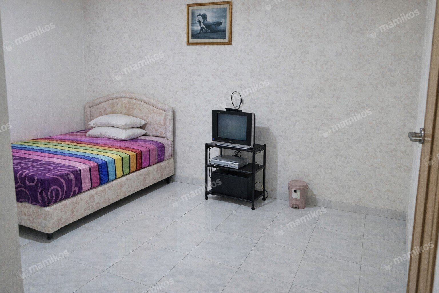 Rumah Sertifikat SHM 4 Kamar Tidur 4 Kamar Mandi Intercon Jakarta Barat - Photo 2