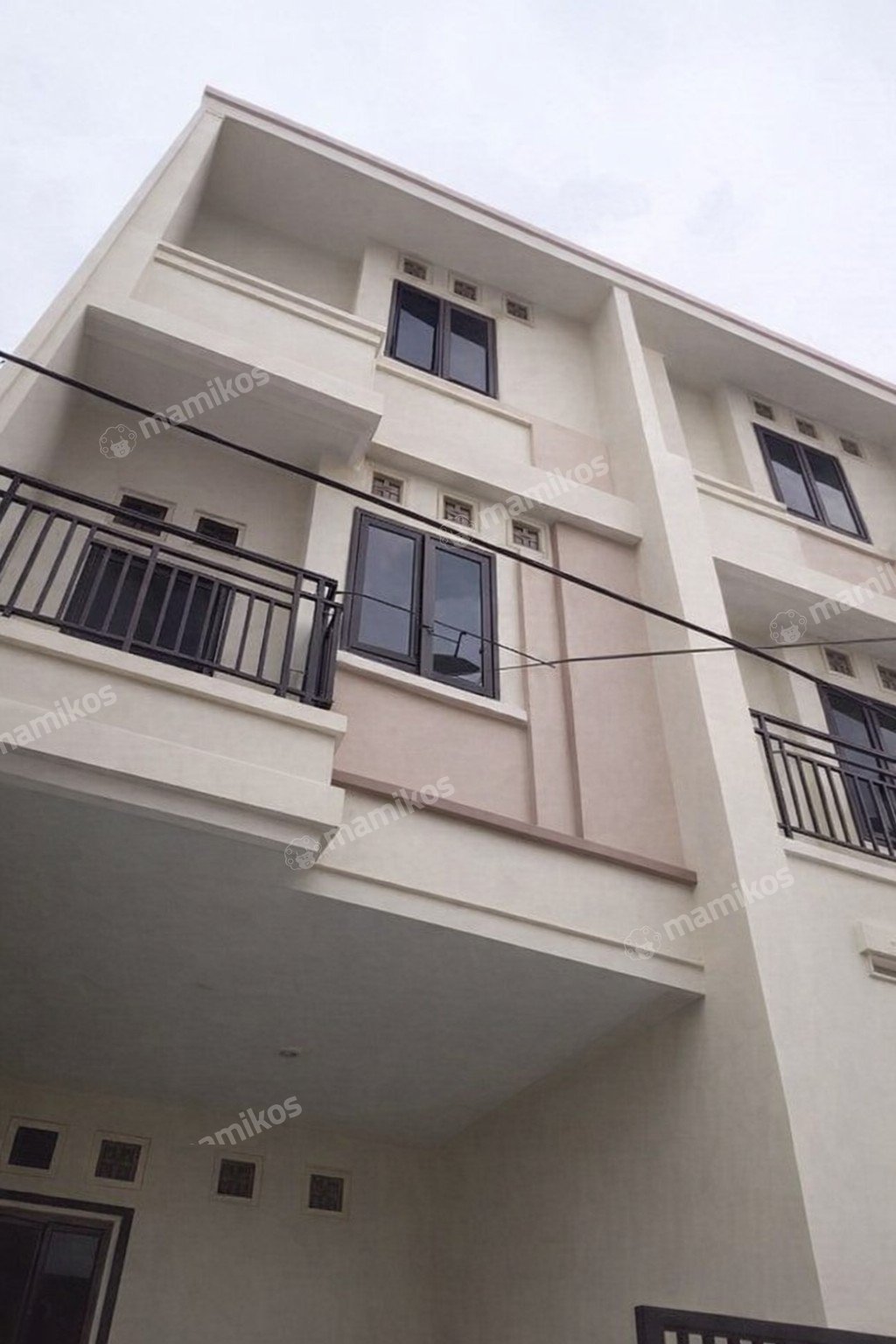 Rumah Sertifikat SHM 4 Kamar Tidur 3 Kamar Mandi Tanjung Duren Jakarta Barat - Photo 2