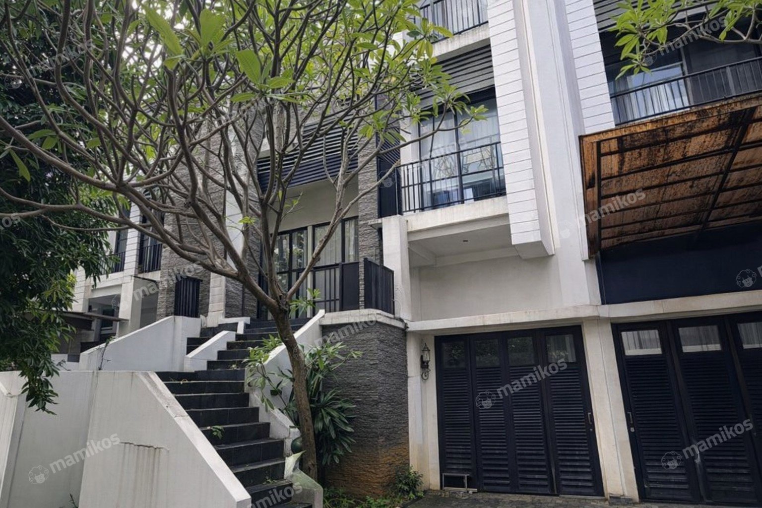 Rumah Sertifikat SHM 5 Kamar Tidur 4 Kamar Mandi Lebak Bulus Jakarta Selatan