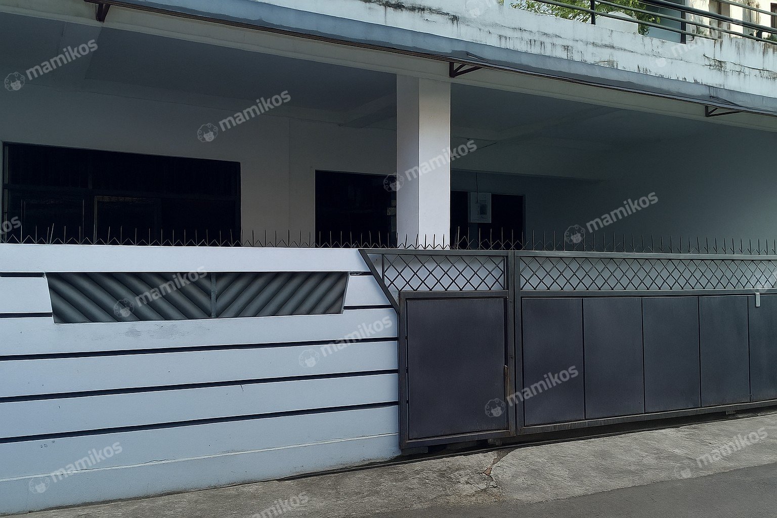Rumah Sertifikat SHM 5 Kamar Tidur 4 Kamar Mandi Tomang Jakarta Barat