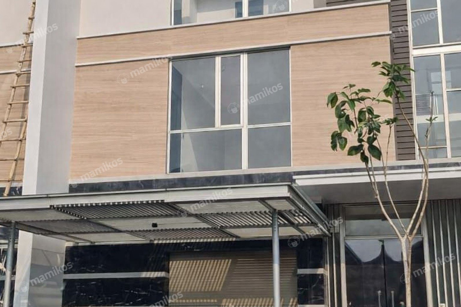Rumah 7 Kamar Tidur 8 Kamar Mandi 3 Lantai Golf Island Jakarta Utara