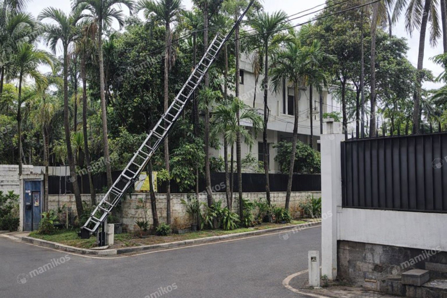 Rumah Sertifikat SHM 5 Kamar Tidur 5 Kamar Mandi Kuningan Jakarta Selatan - Photo 2