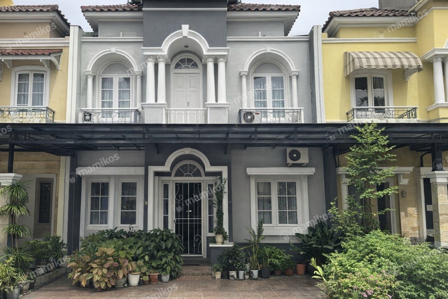 Rumah Sertifikat SHM 3 Kamar Tidur 3 Kamar Mandi Raffles Hills Jakarta Timur