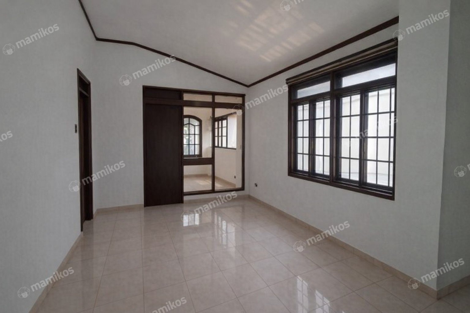 Rumah Sertifikat SHM 5 Kamar Tidur 3 Kamar Mandi Joglo Jakarta Barat - Photo 5