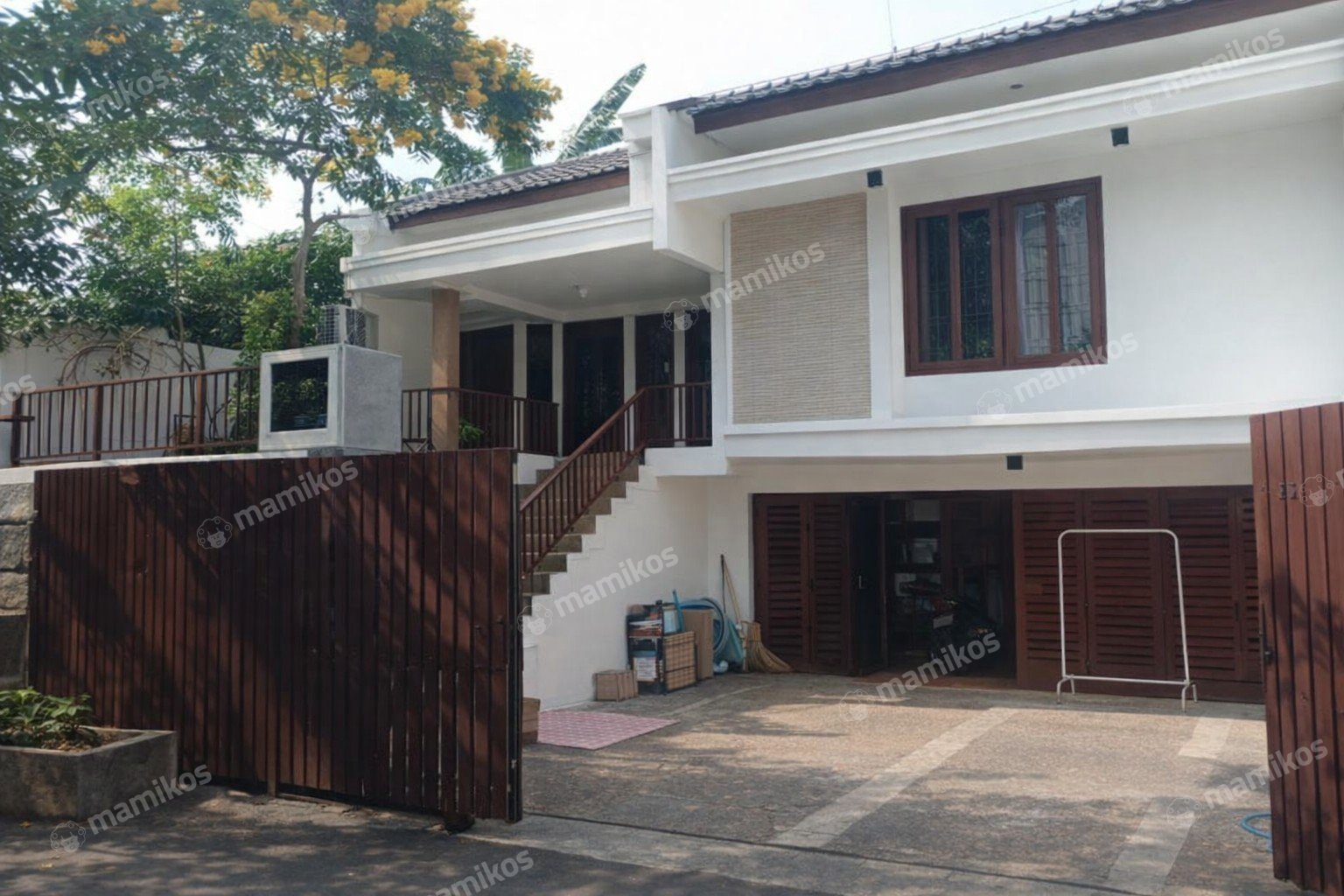 Rumah Sertifikat SHM 5 Kamar Tidur 6 Kamar Mandi Permata Hijau Jakarta Selatan