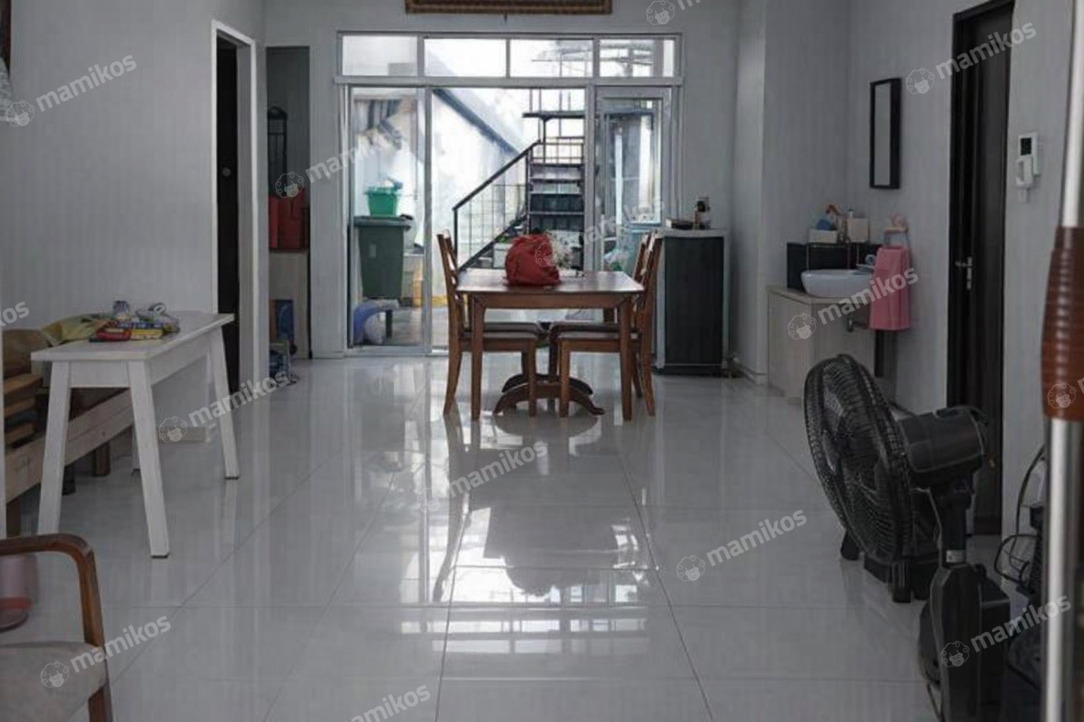 Rumah Sertifikat SHM 3 Kamar Tidur 3 Kamar Mandi Bojong Indah Jakarta Barat