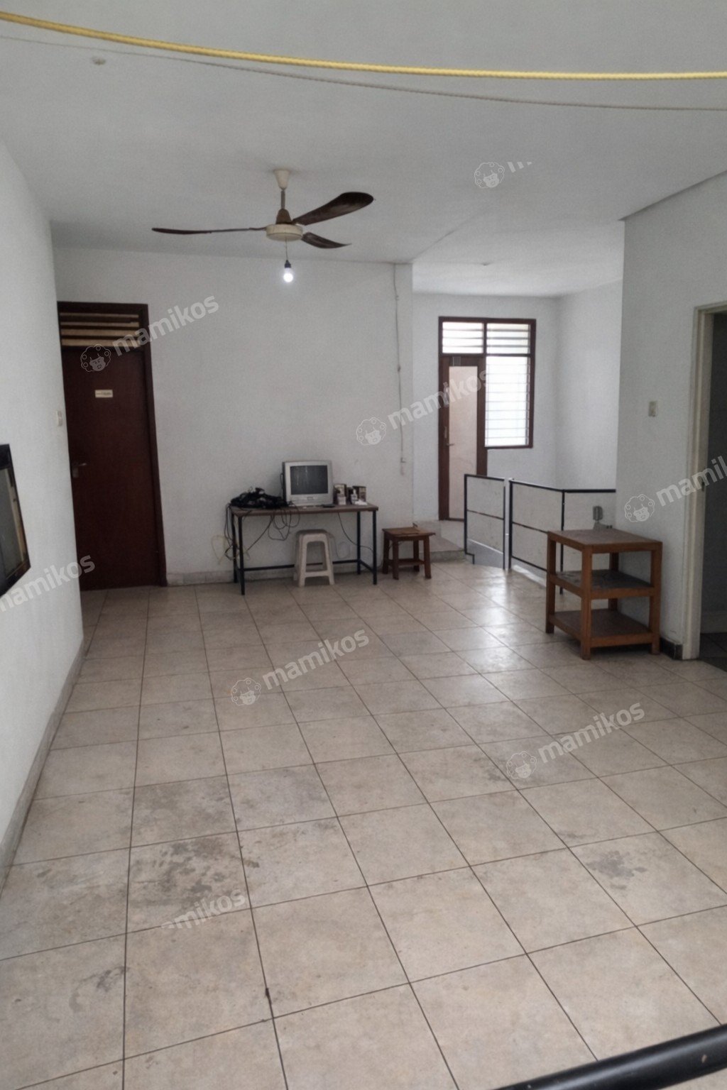 Rumah Sertifikat SHM 9 Kamar Tidur 3 Kamar Mandi Tanjung Duren Jakarta Barat - Photo 2