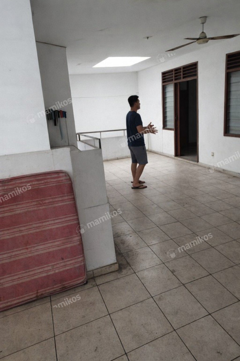 Rumah Sertifikat SHM 9 Kamar Tidur 3 Kamar Mandi Tanjung Duren Jakarta Barat - Photo 3
