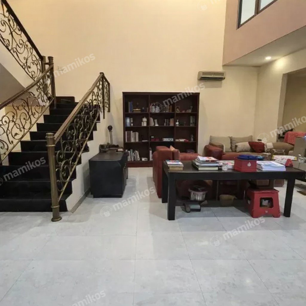Rumah Sertifikat SHM 5 Kamar Tidur 4 Kamar Mandi Permata Buana Jakarta Barat - Photo 2