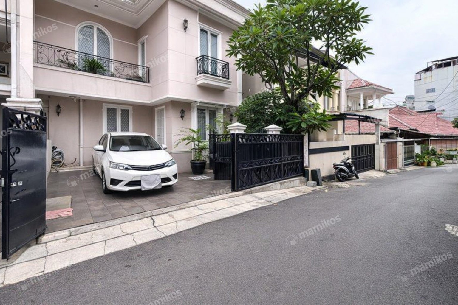 Rumah Sertifikat SHM 4 Kamar Tidur 4 Kamar Mandi Tebet Jakarta Selatan