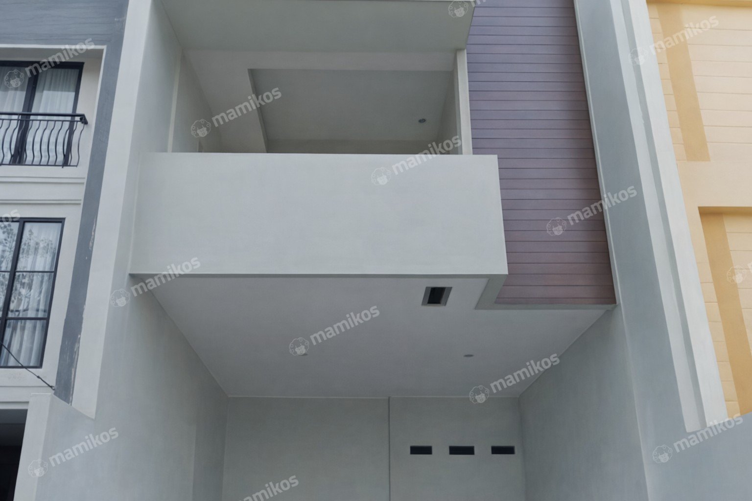 Rumah Sertifikat SHM 4 Kamar Tidur 4 Kamar Mandi Taman Ratu Jakarta Barat