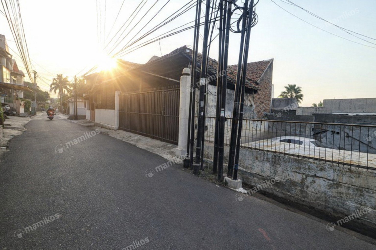 Rumah Sertifikat SHM 3 Kamar Tidur 2 Kamar Mandi Palmerah Jakarta Barat - Photo 2