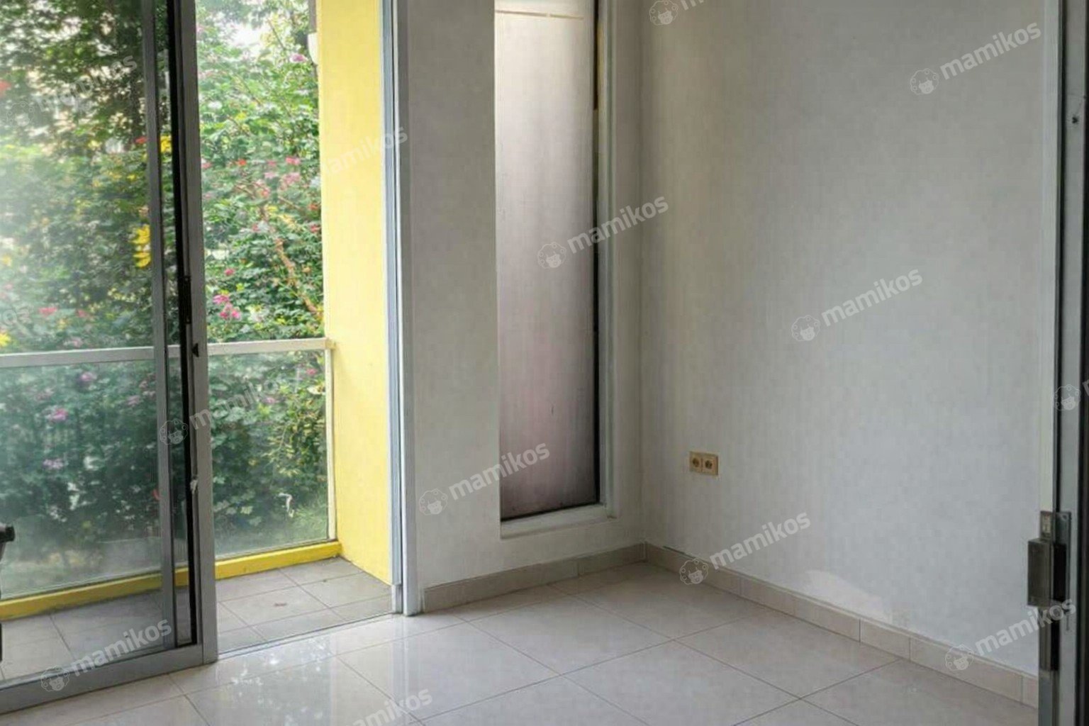 Rumah Sertifikat SHM 3 Kamar Tidur 2 Kamar Mandi Green Lake City Jakarta Barat