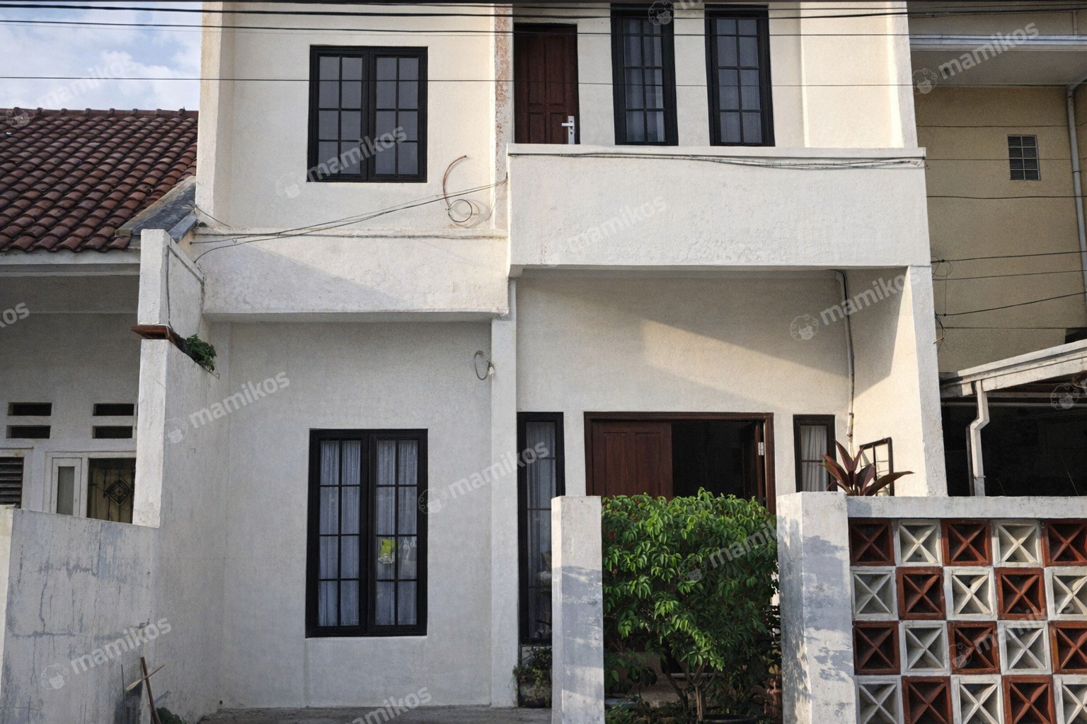Rumah Sertifikat SHM 2 Kamar Tidur 2 Kamar Mandi Raffles Hills Jakarta Timur