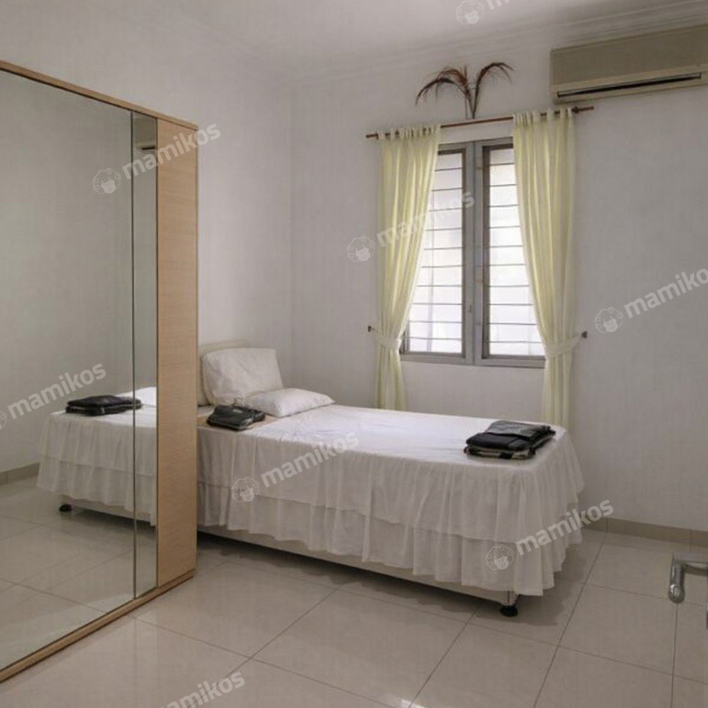 Rumah Sertifikat SHM 3 Kamar Tidur 3 Kamar Mandi Permata Buana Jakarta Barat - Photo 2