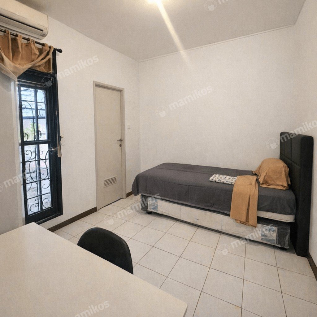 Rumah Sertifikat SHM 11 Kamar Tidur 11 Kamar Mandi Lebak Bulus Jakarta Selatan - Photo 5