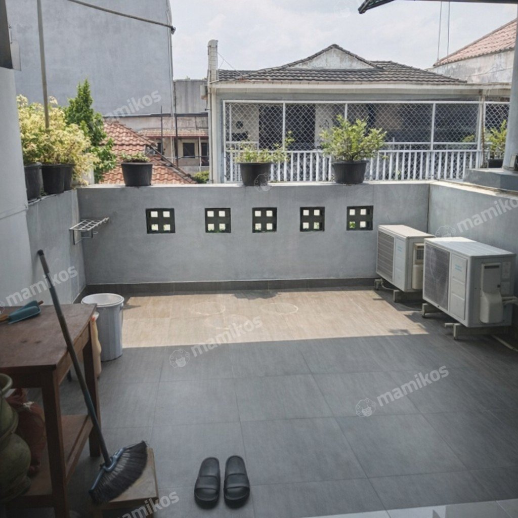 Rumah Sertifikat SHM 5 Kamar Tidur 2 Kamar Mandi Cawang Jakarta Timur - Photo 3
