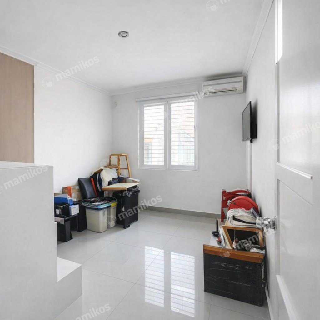 Rumah Sertifikat SHM 6 Kamar Tidur 4 Kamar Mandi Permata Buana Jakarta Barat - Photo 4