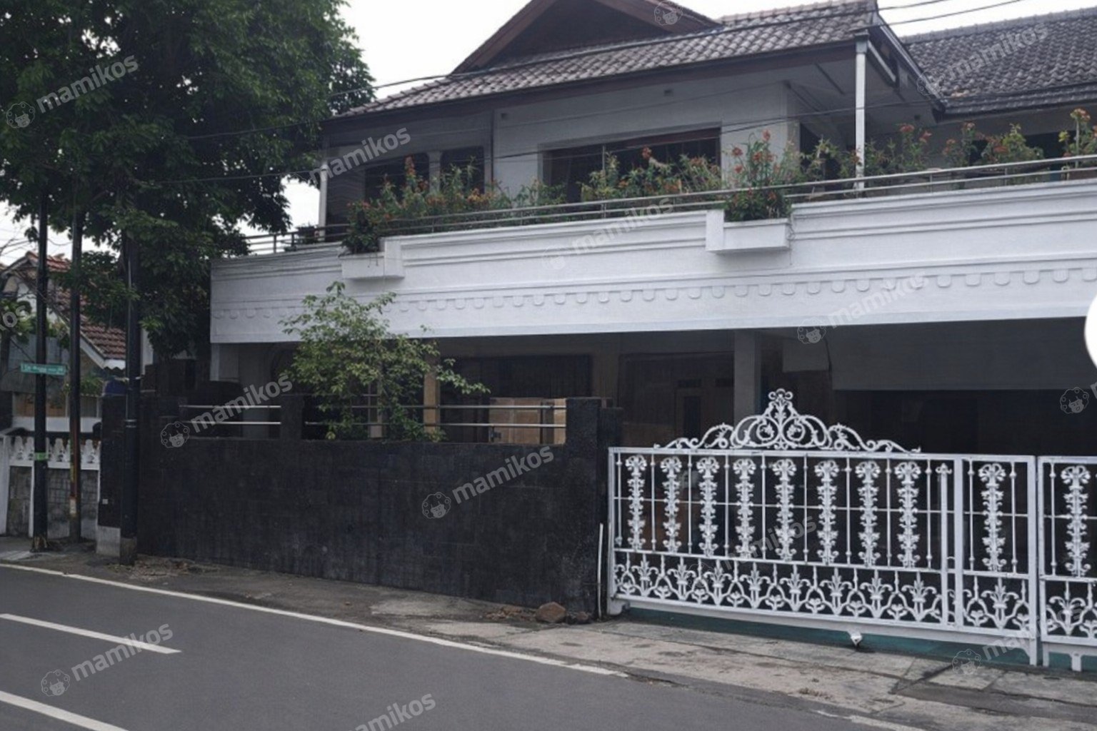 Rumah Sertifikat SHM 6 Kamar Tidur 4 Kamar Mandi Tebet Jakarta Selatan
