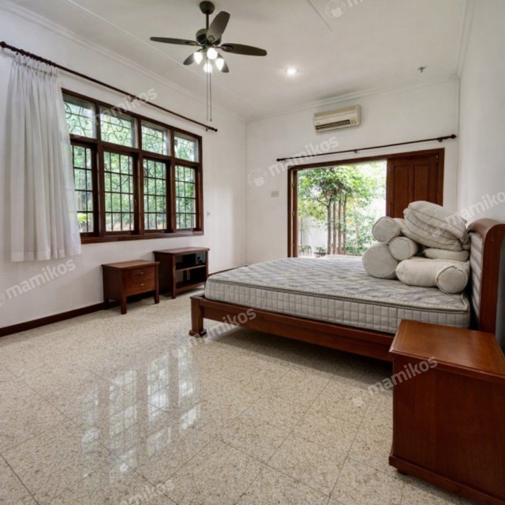 Rumah Sertifikat SHM 4 Kamar Tidur 4 Kamar Mandi Kemang Jakarta Selatan - Photo 3